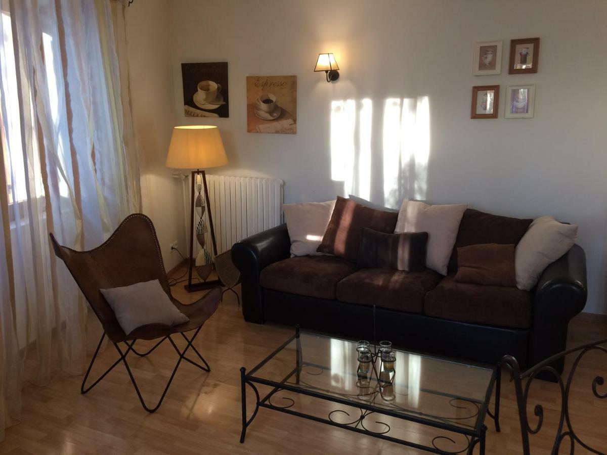 La Maison De Valentine Jarjayes Экстерьер фото